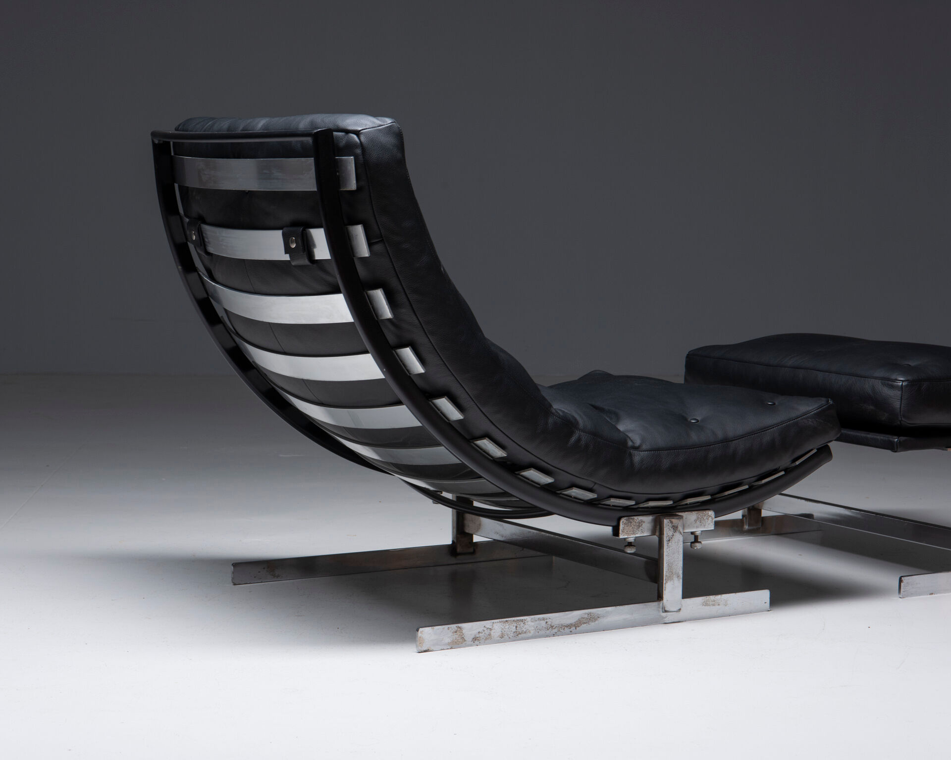 Fauteuil aved pouf de Roger de Winter, années 1960, Belqique