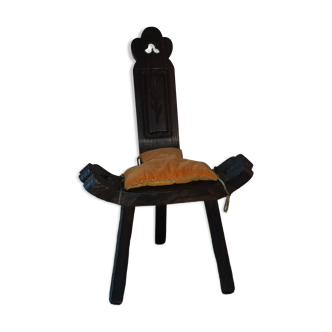Tripod stool with backrest