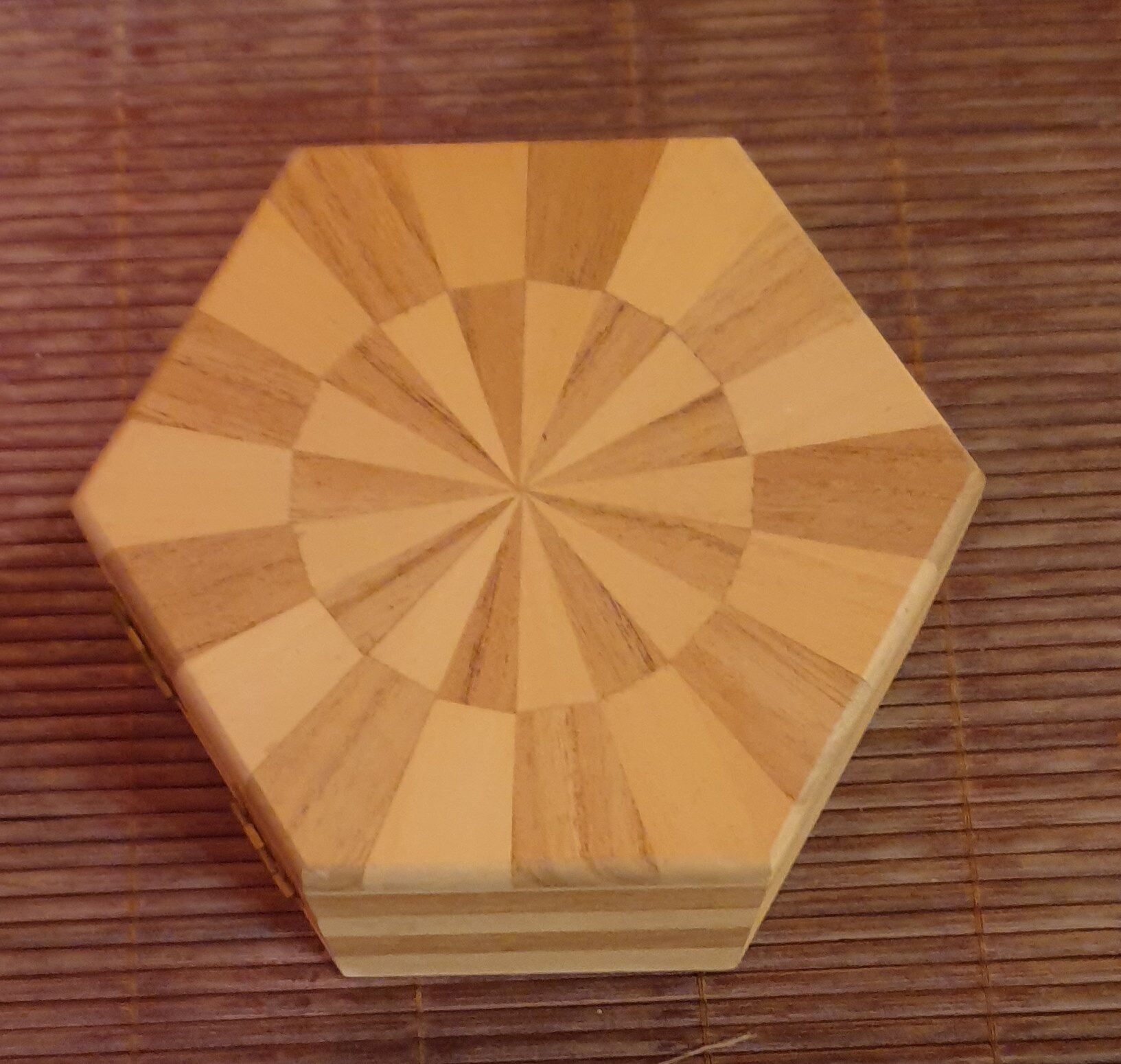 Box in geometric marquetry