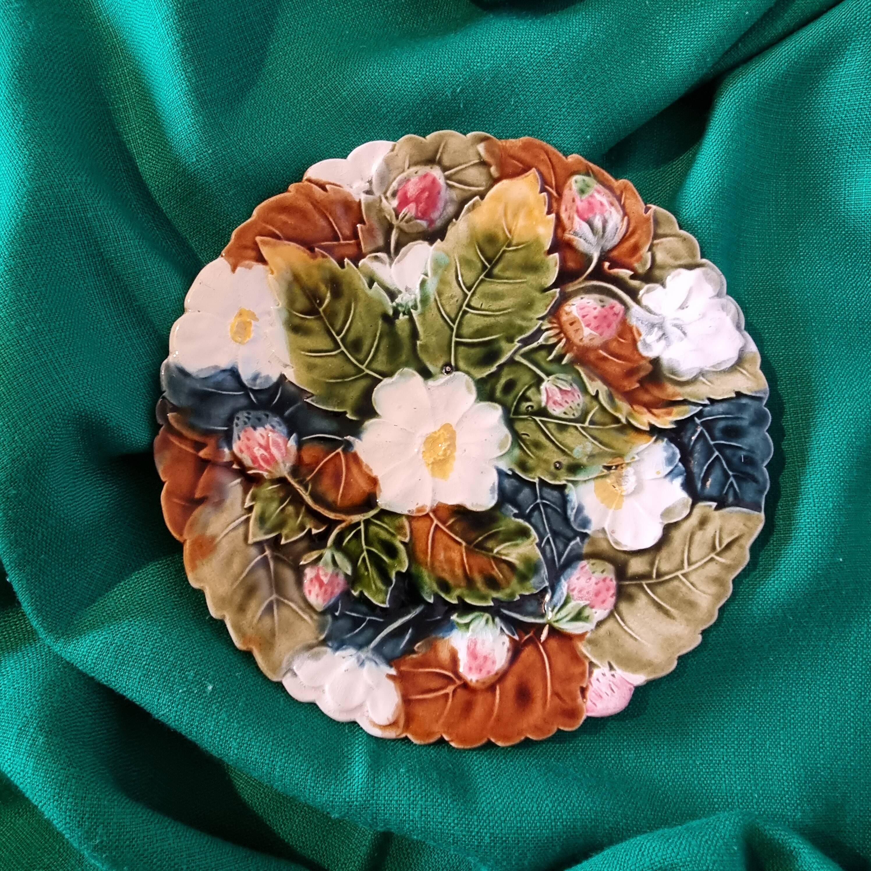 Set of 6 french onnaing barbonite ceramic plates and cake plate