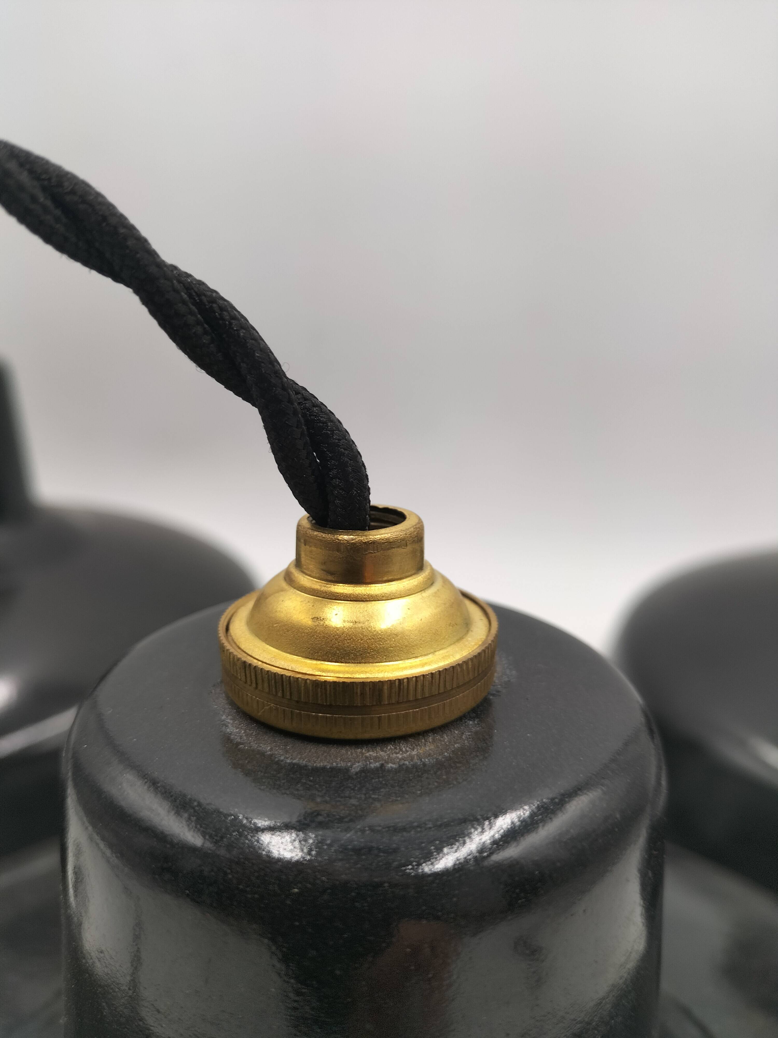 Enamelled sheet metal suspensions