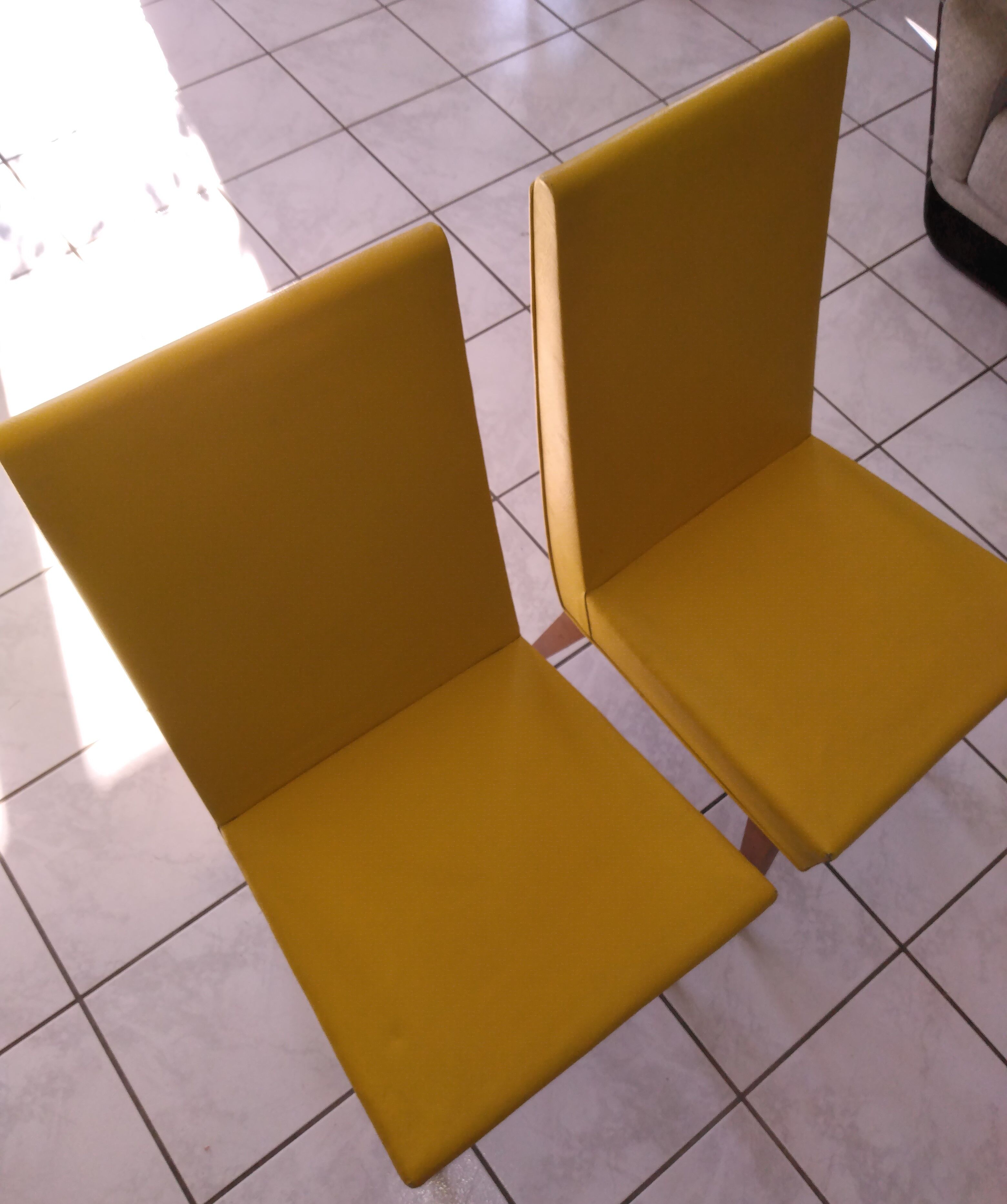Pair of yellow chairs skaï yellow 60s