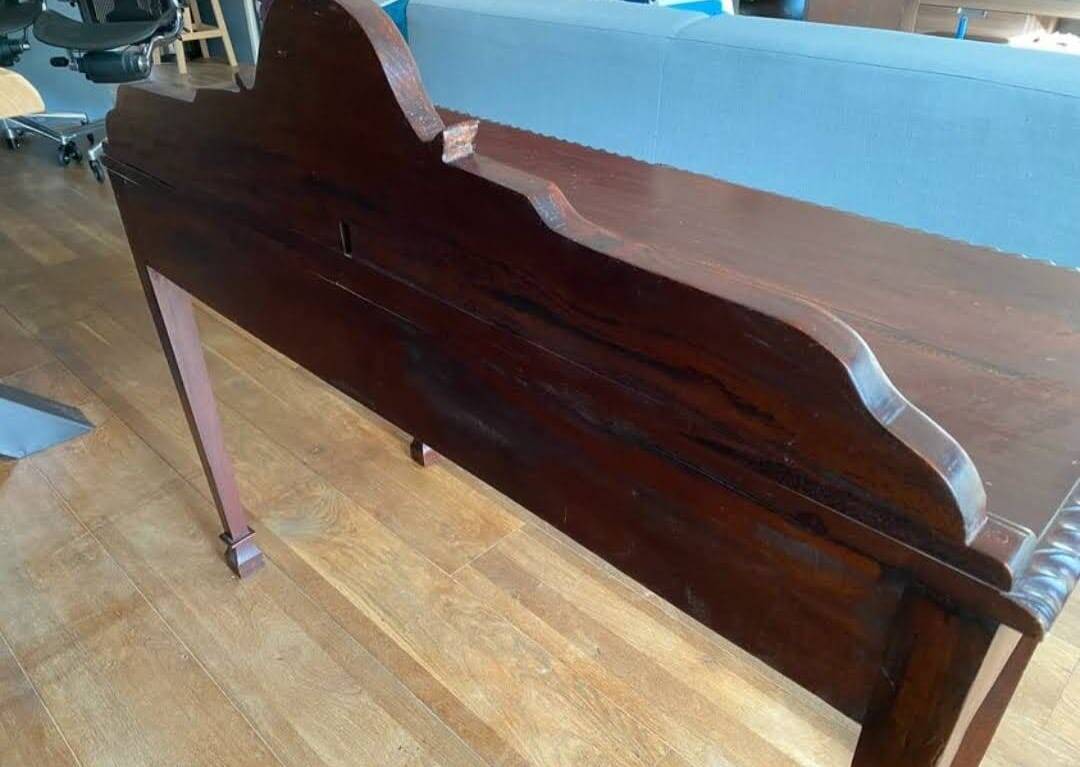 Table d'appoint de style édouardien finement sculptée