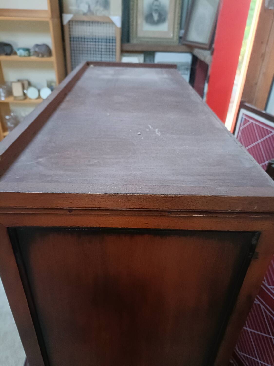Vaisselier style classique avec partie vitrine