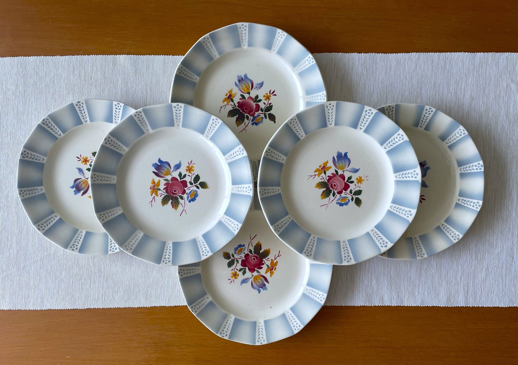 6 assiettes à dessert anciennes en faïence de Sarreguemines