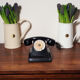 Téléphone à cadran en bakelite