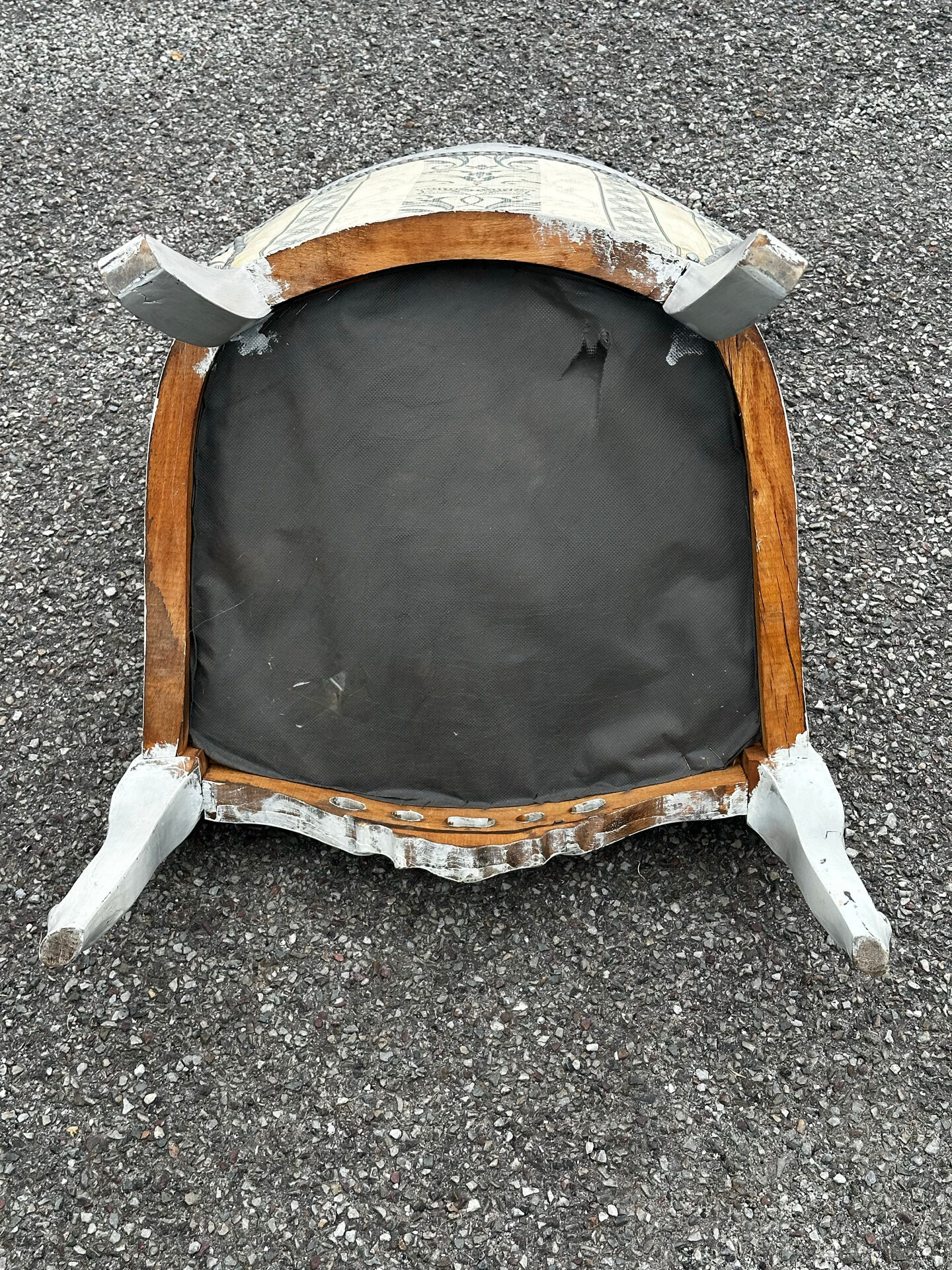 Chauffeuse de style Louis XV avec repose-pieds assorti – XXe siècle