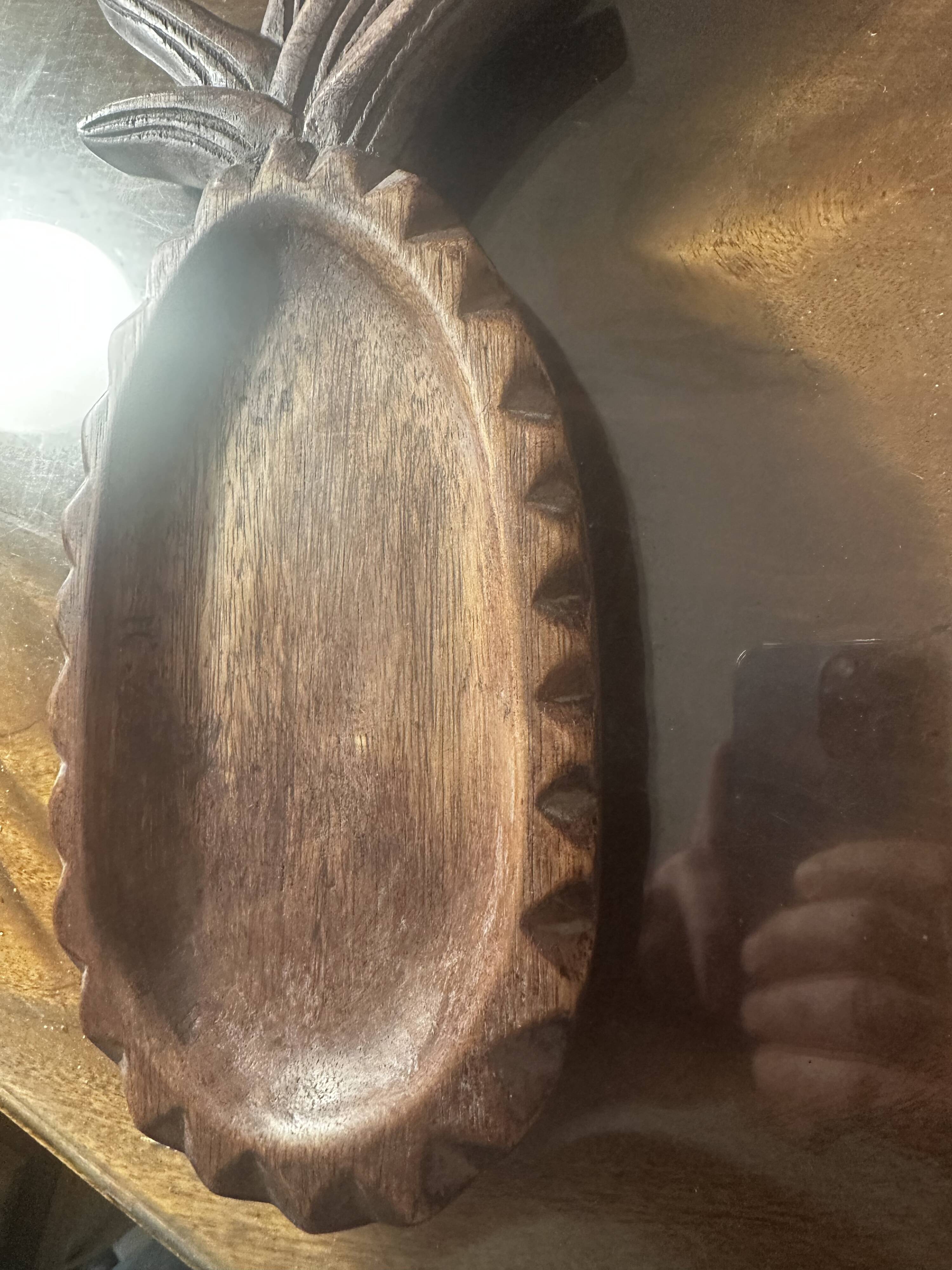 Vide poche vintage en bois sculpté formant un ananas