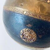 Decorative ball in wood and laion