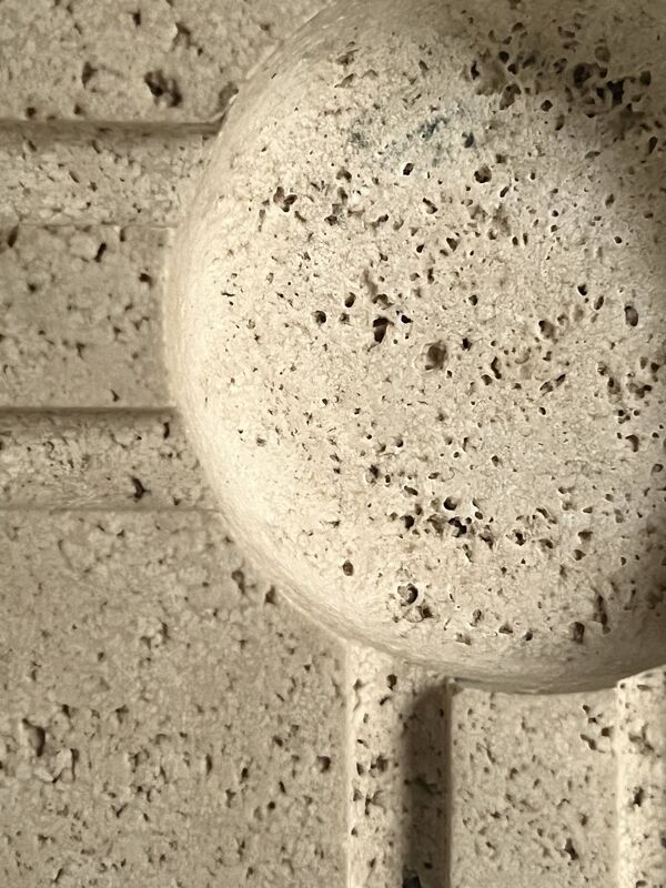 Cendrier en travertin sculpté Fratelli Manelli, Italie 1970