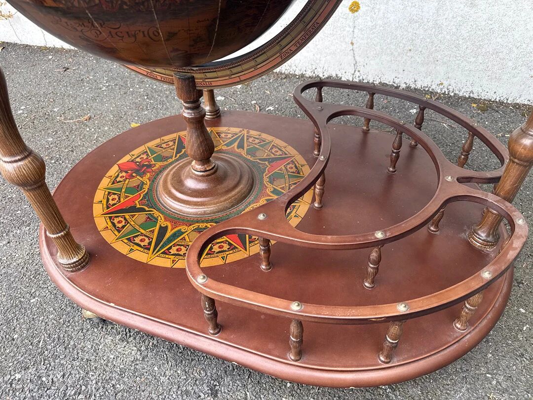 Globe bar terrestre – vintage – ornements – meuble bar a roulette