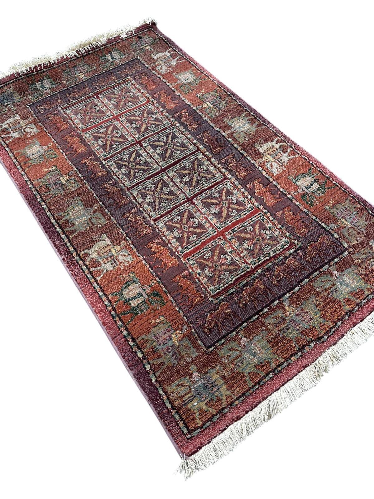 Oriental style rug 160cm x 90cm