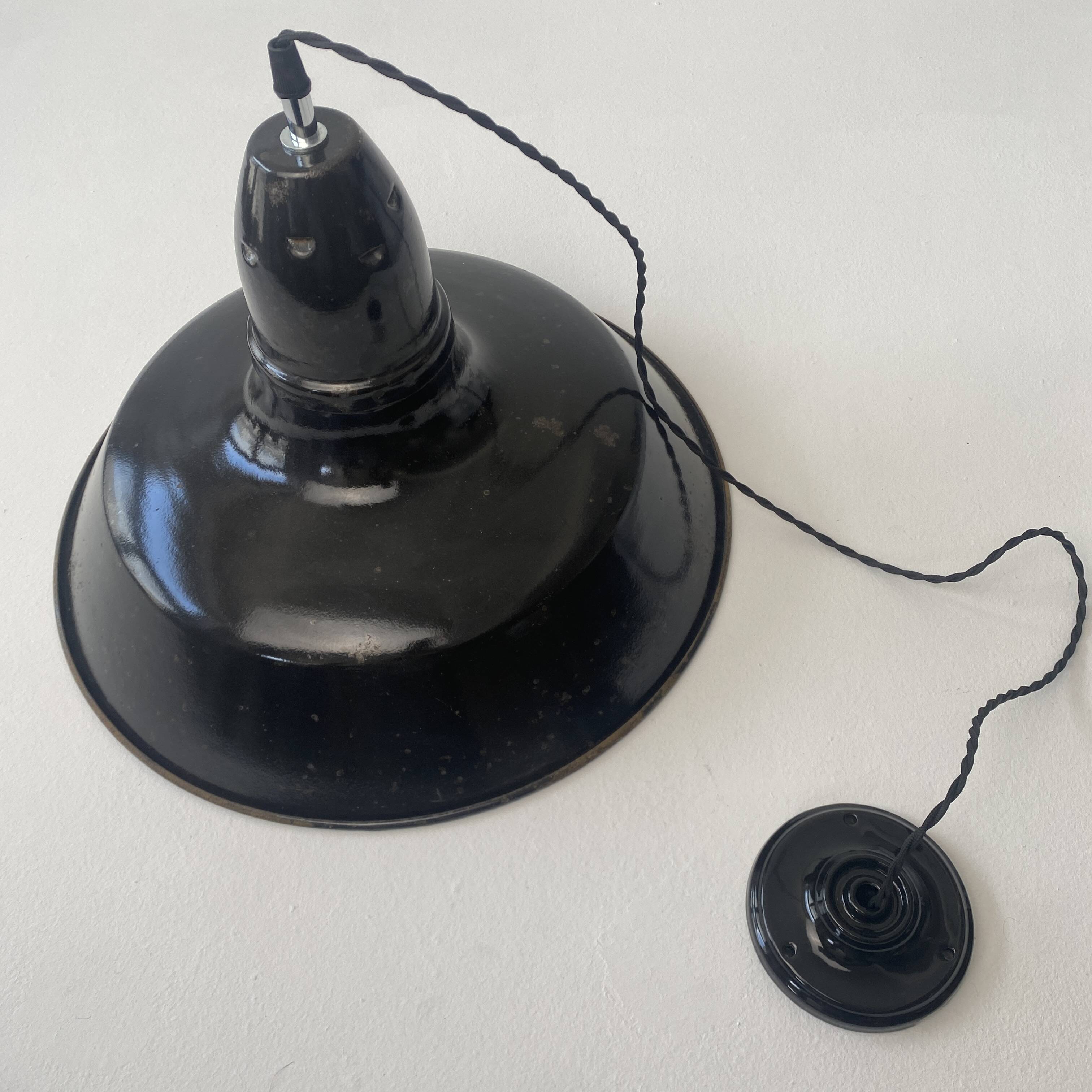 Old industrial pendant light in black enamel 40 cm