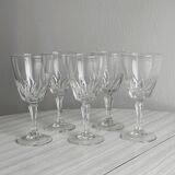 5 verres à vin.