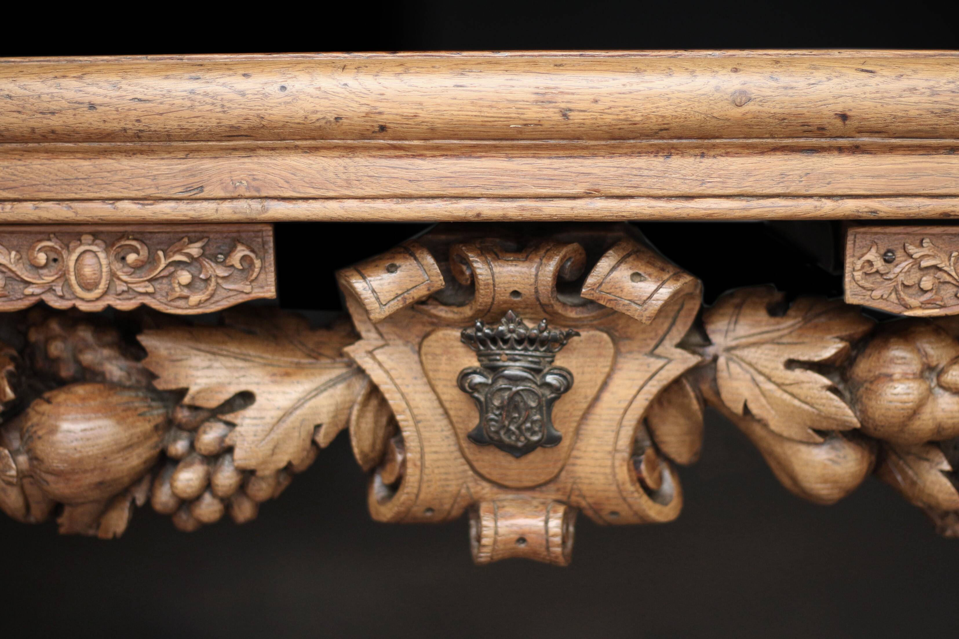 Exceptionnelle console desserte en chêne (18eme). Magnifique travail