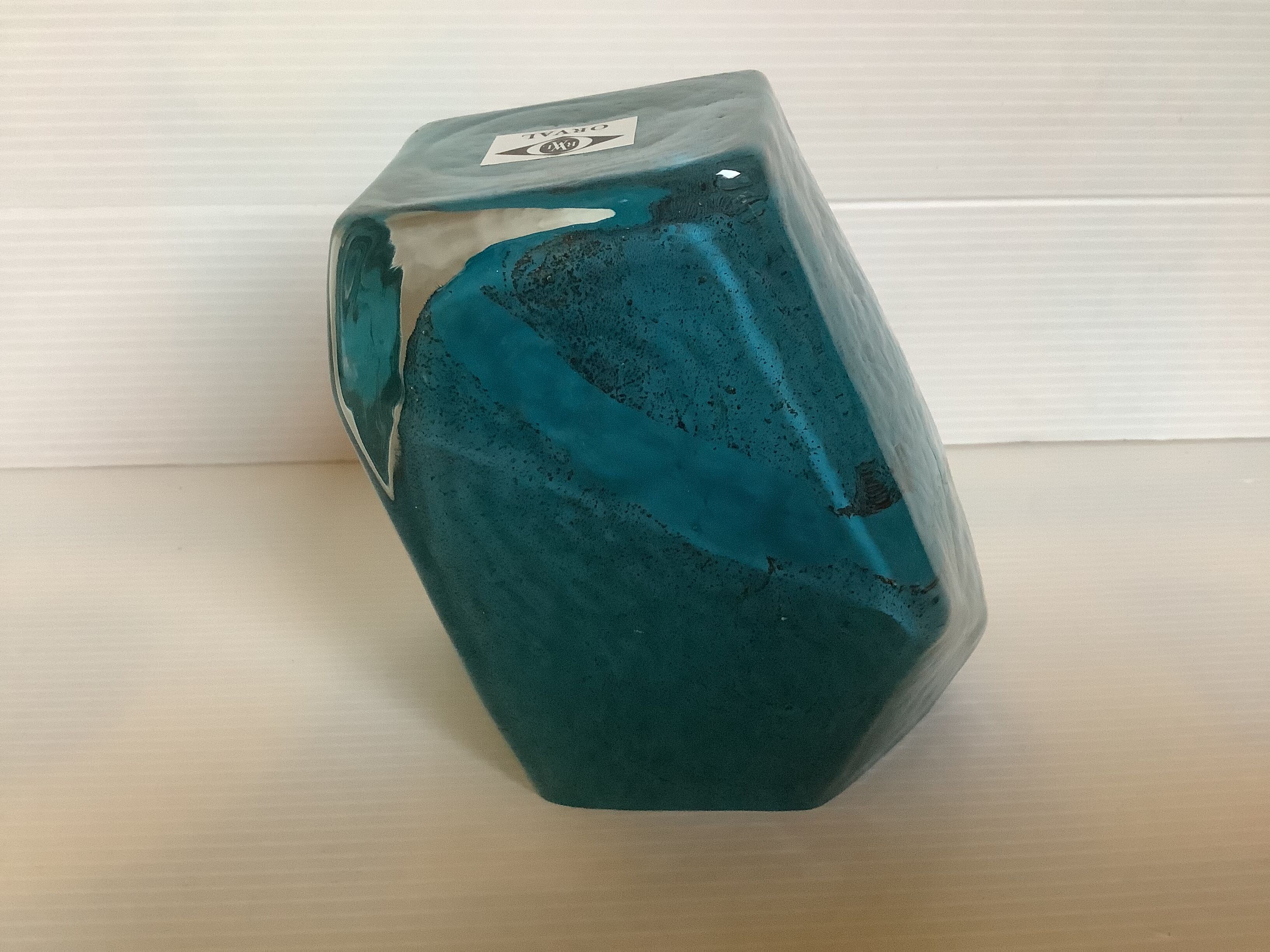 Vase Pentagone bleu et doré pâte de verre