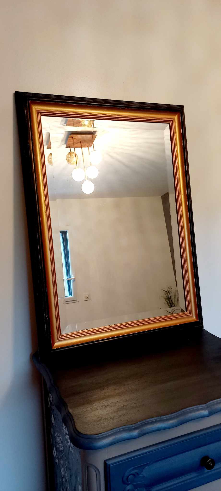 Bevelled mirror