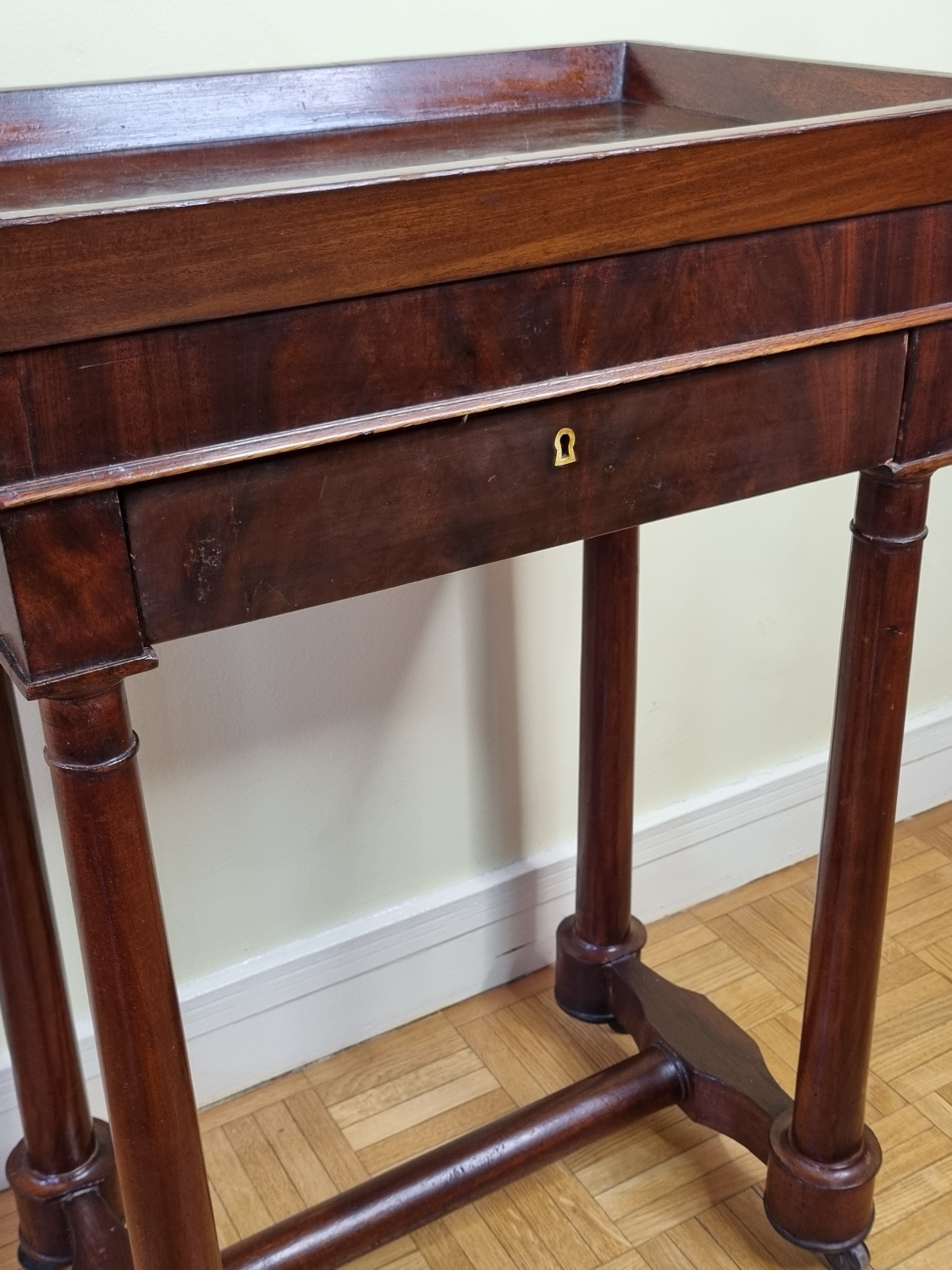Old Empire period console in mahogany and veneer wood with bowl top