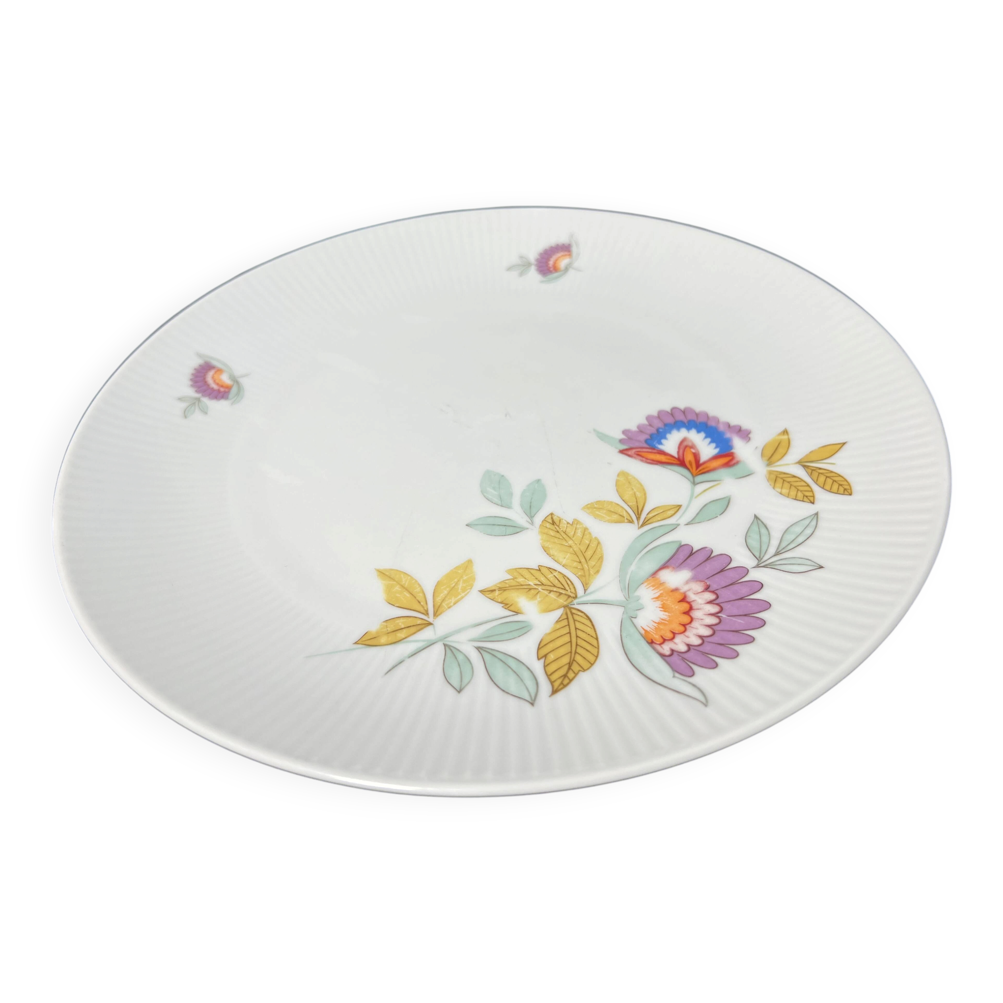 2 flat plates in white porcelain Seltmann Weiden, Bavaria, W. Germany