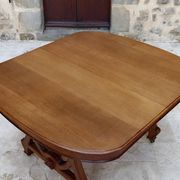 Dining room table by Maison Krieger, Art Nouveau, circa 1900, in solid oak