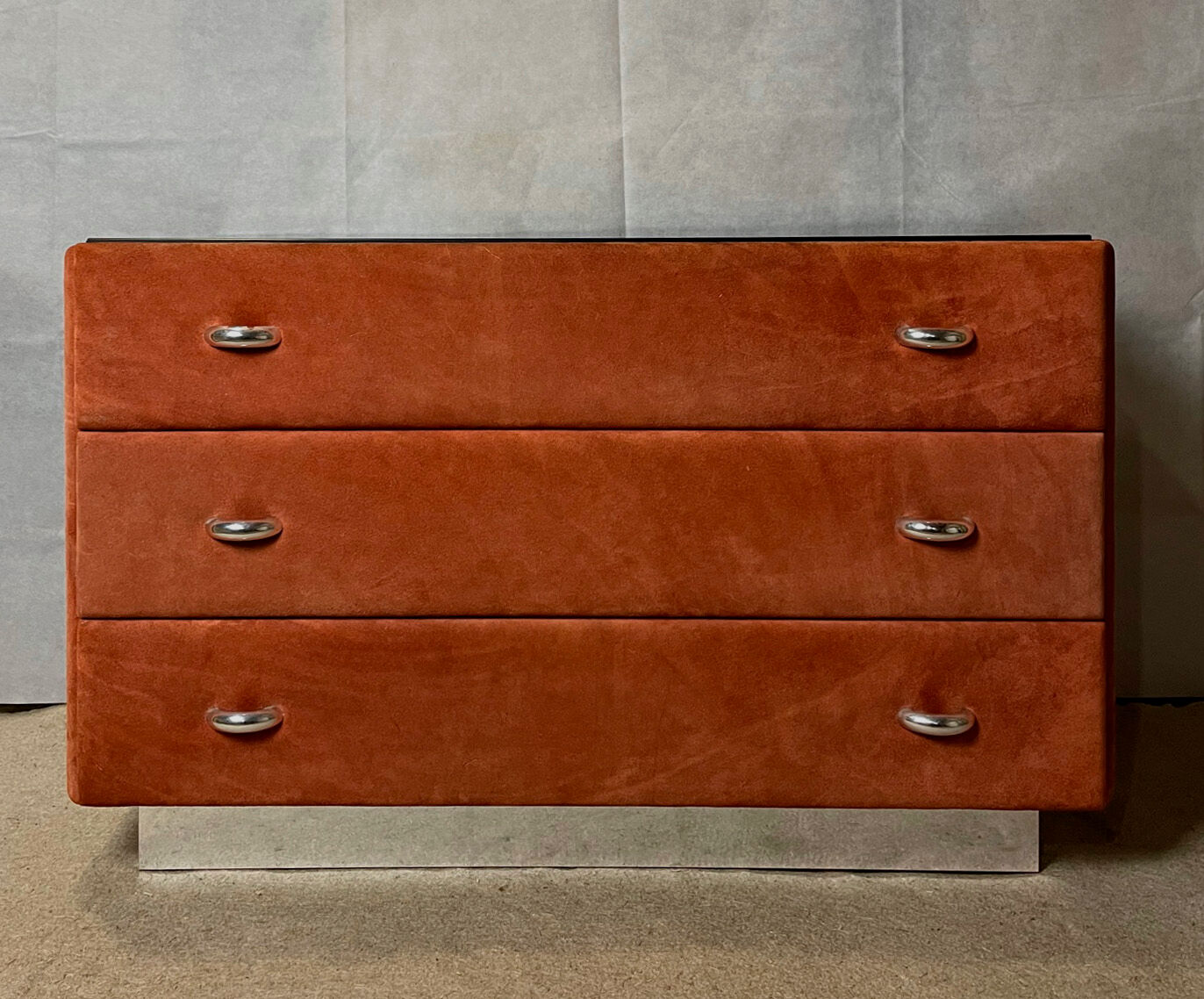 Commode en alcantara