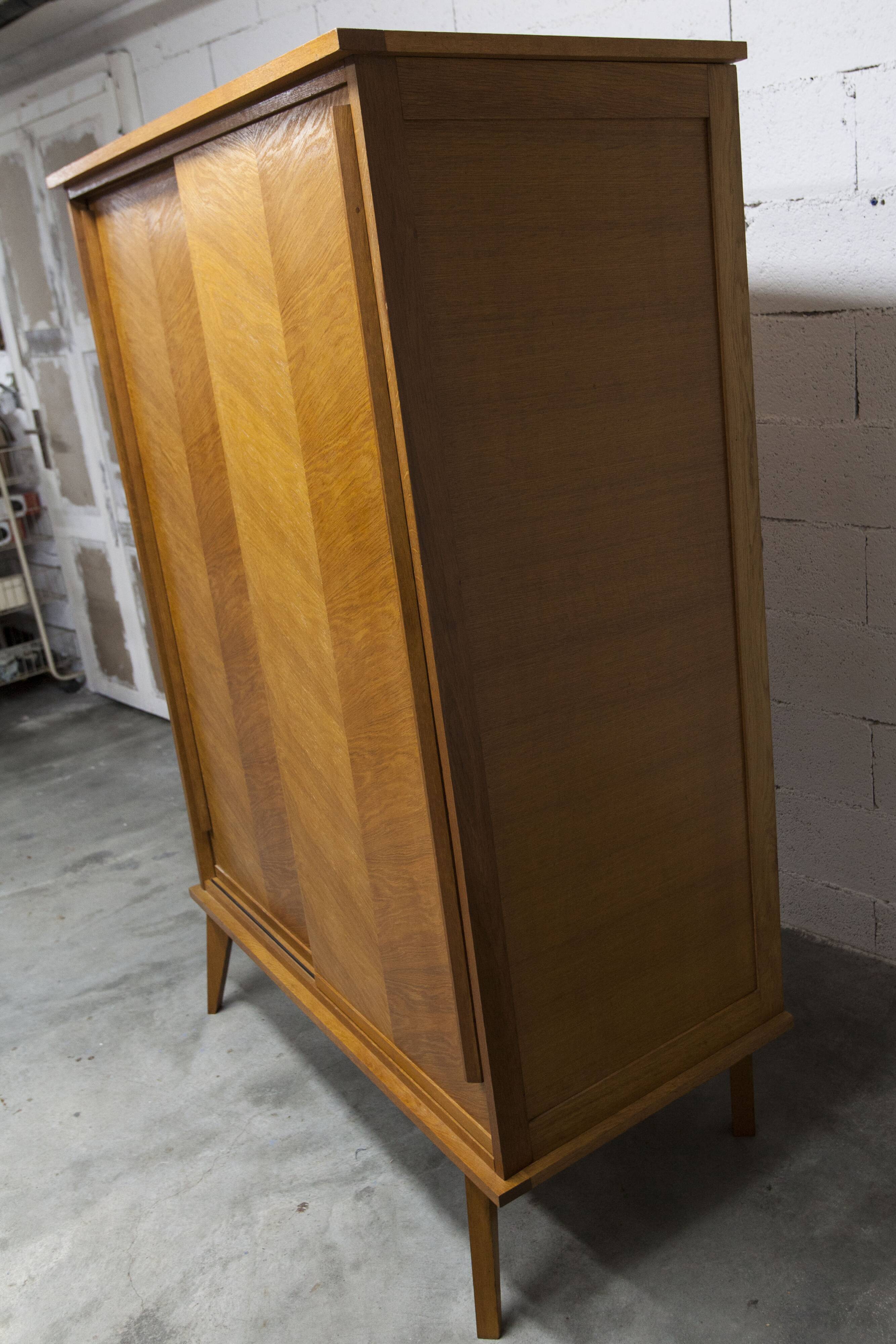 Armoire penderie 1950 pieds compas portes coulissantes plateau neuf