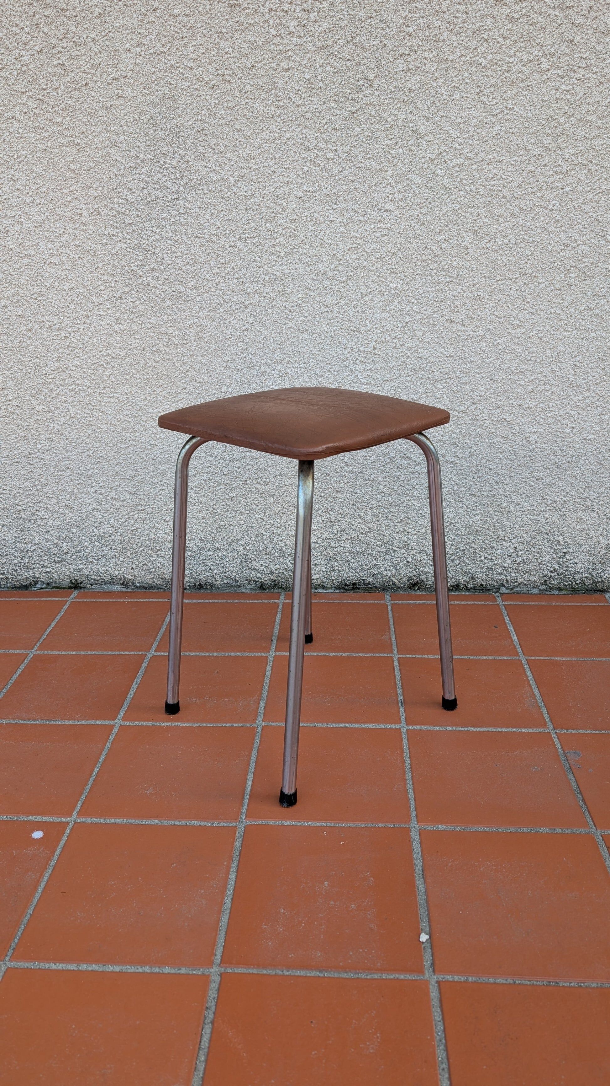 Tabouret dessus en skaï