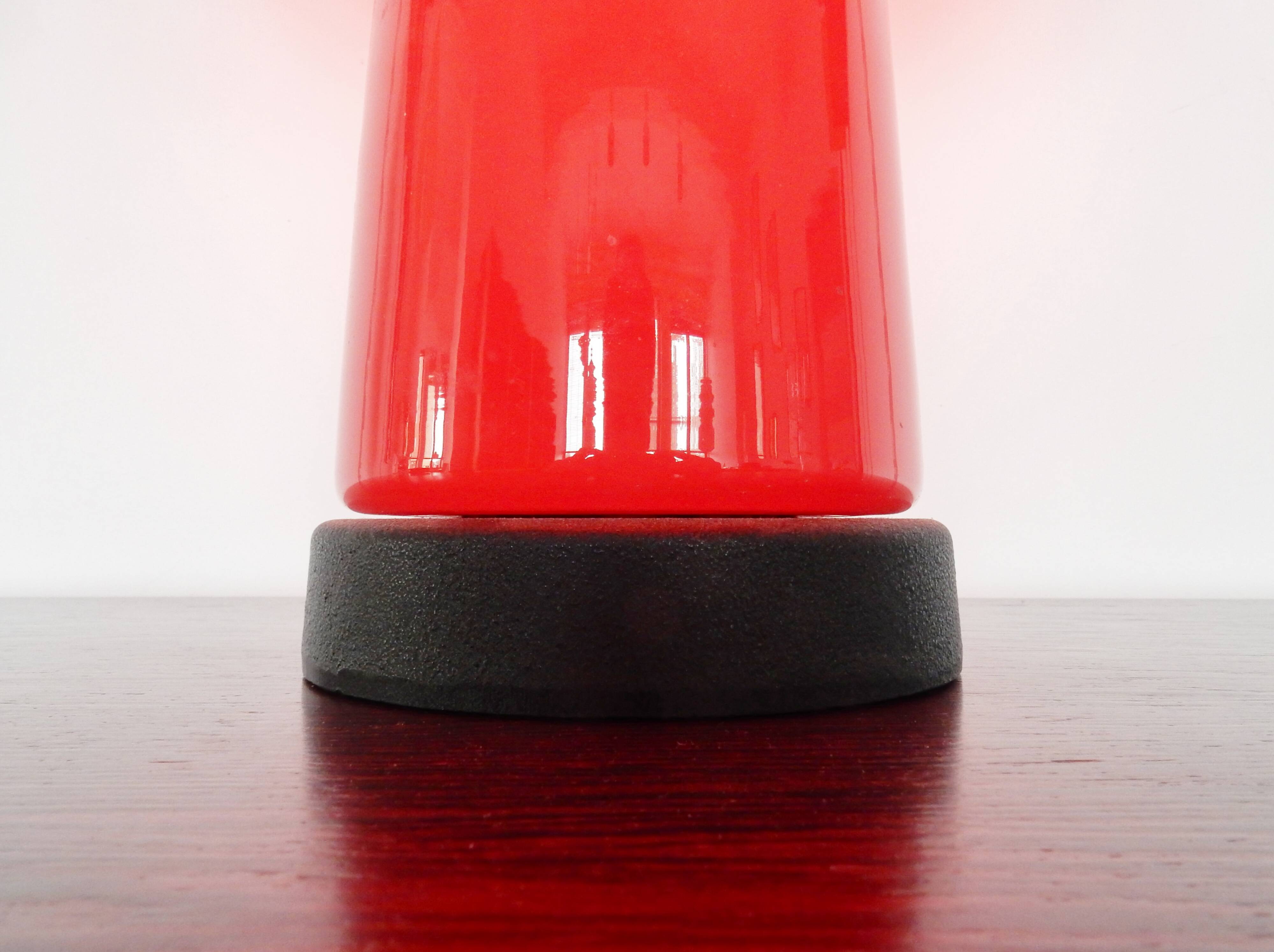 Glass table lamp in red and white glass by Hiemstra Evolux. Netherlands, 1960's