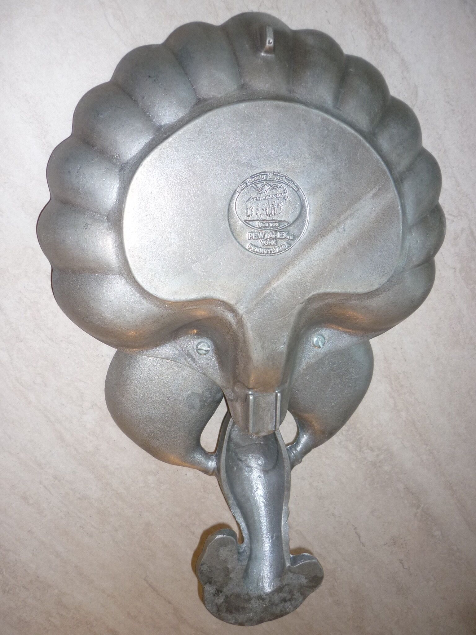 Dish pewtarex york pensilvania lobster scallops 1950