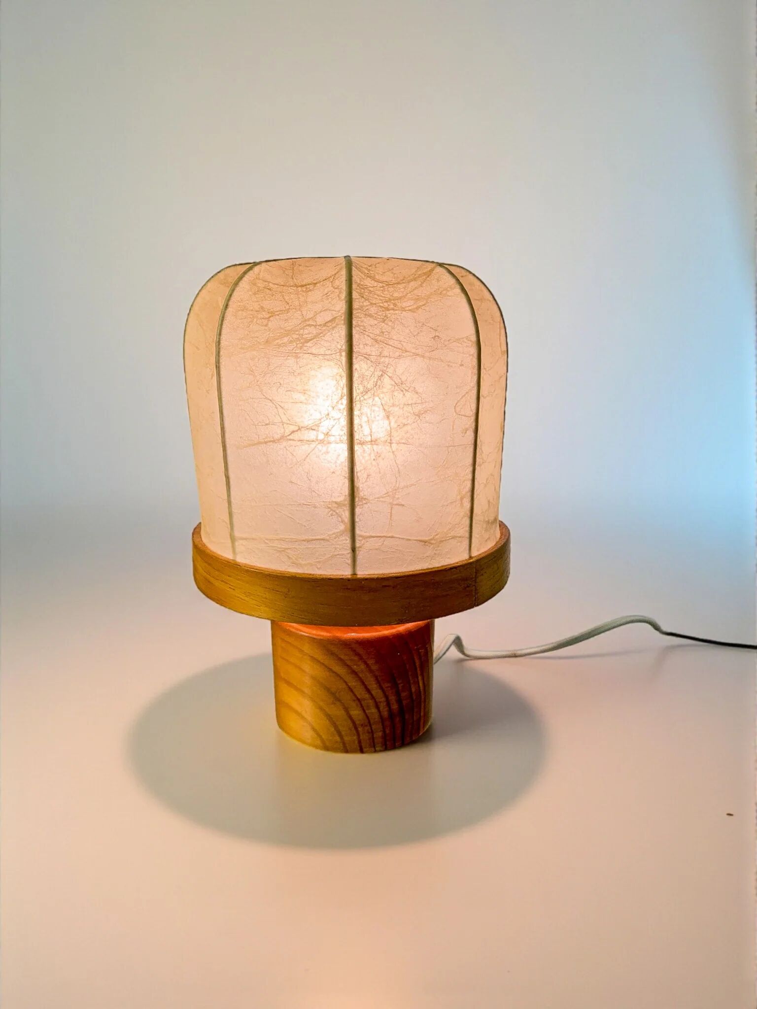 Italian "Cocoon" table lamp, resin and pine wood, 1970s