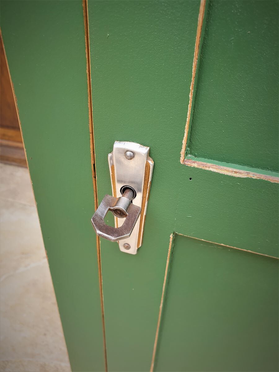 Vintage bonnetière cabinet