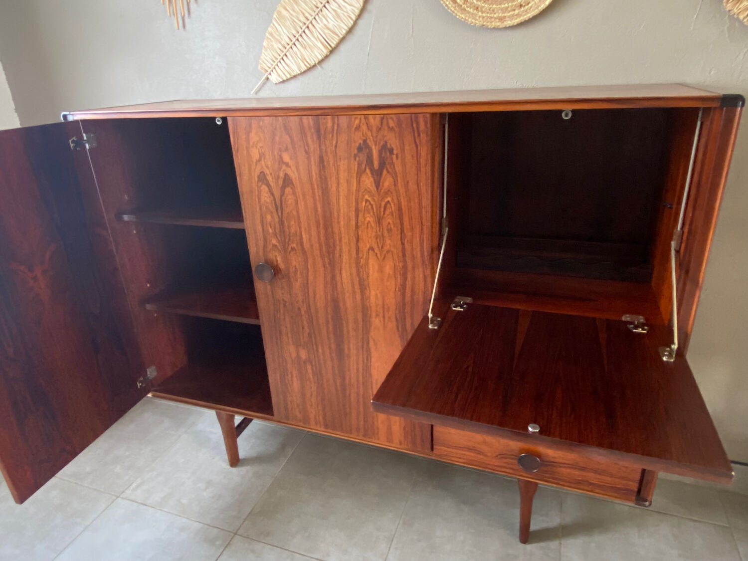 Sideboard / high rosewood row