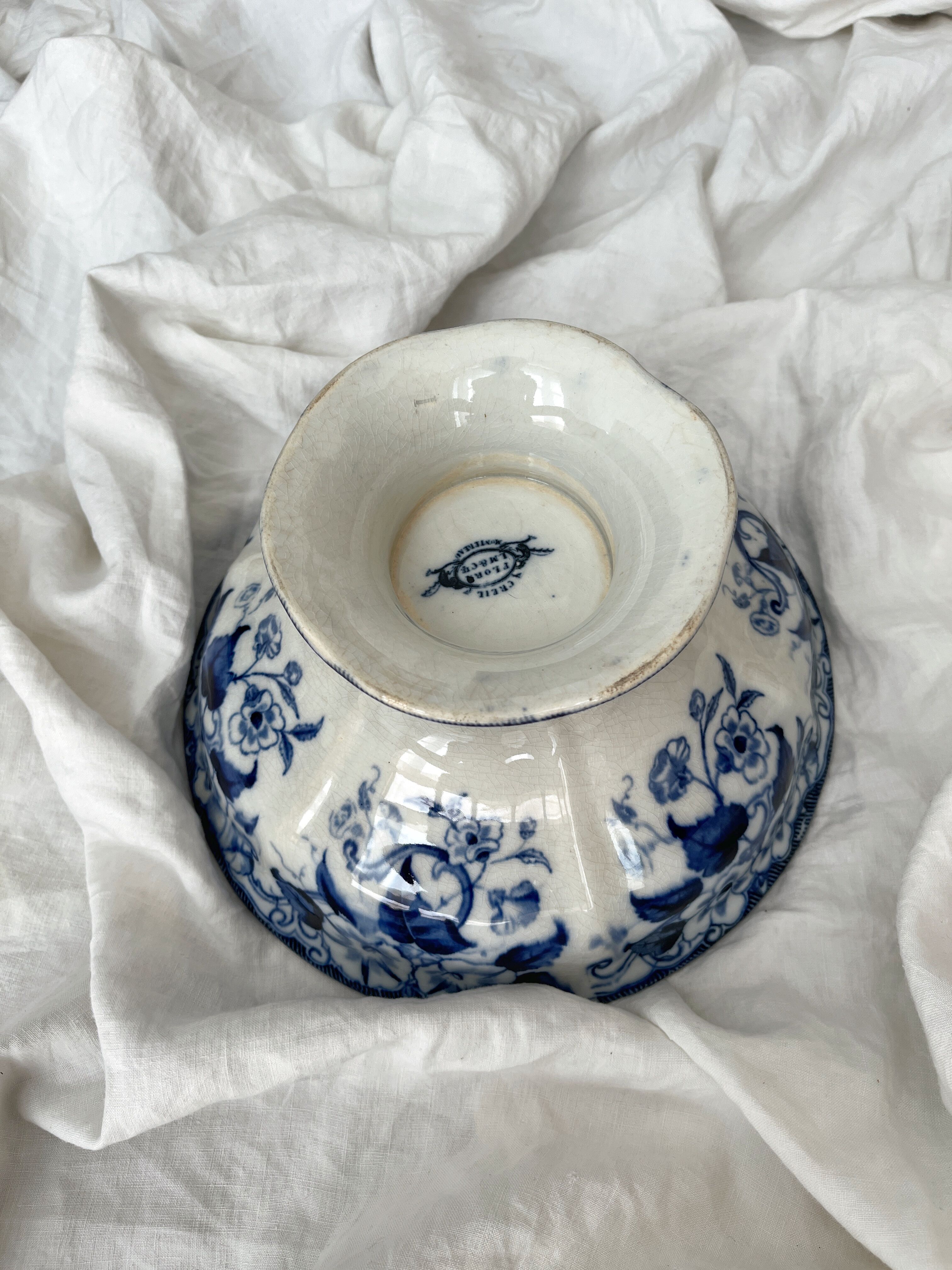 Flora pedestal bowl/salad bowl, Creil and Montereau, late 19th century