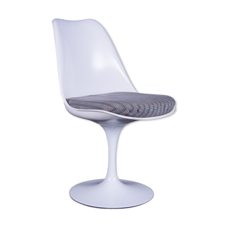 Tulip Chair by Eero Saarinen