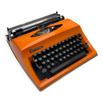 Typewriter Contessa Adler