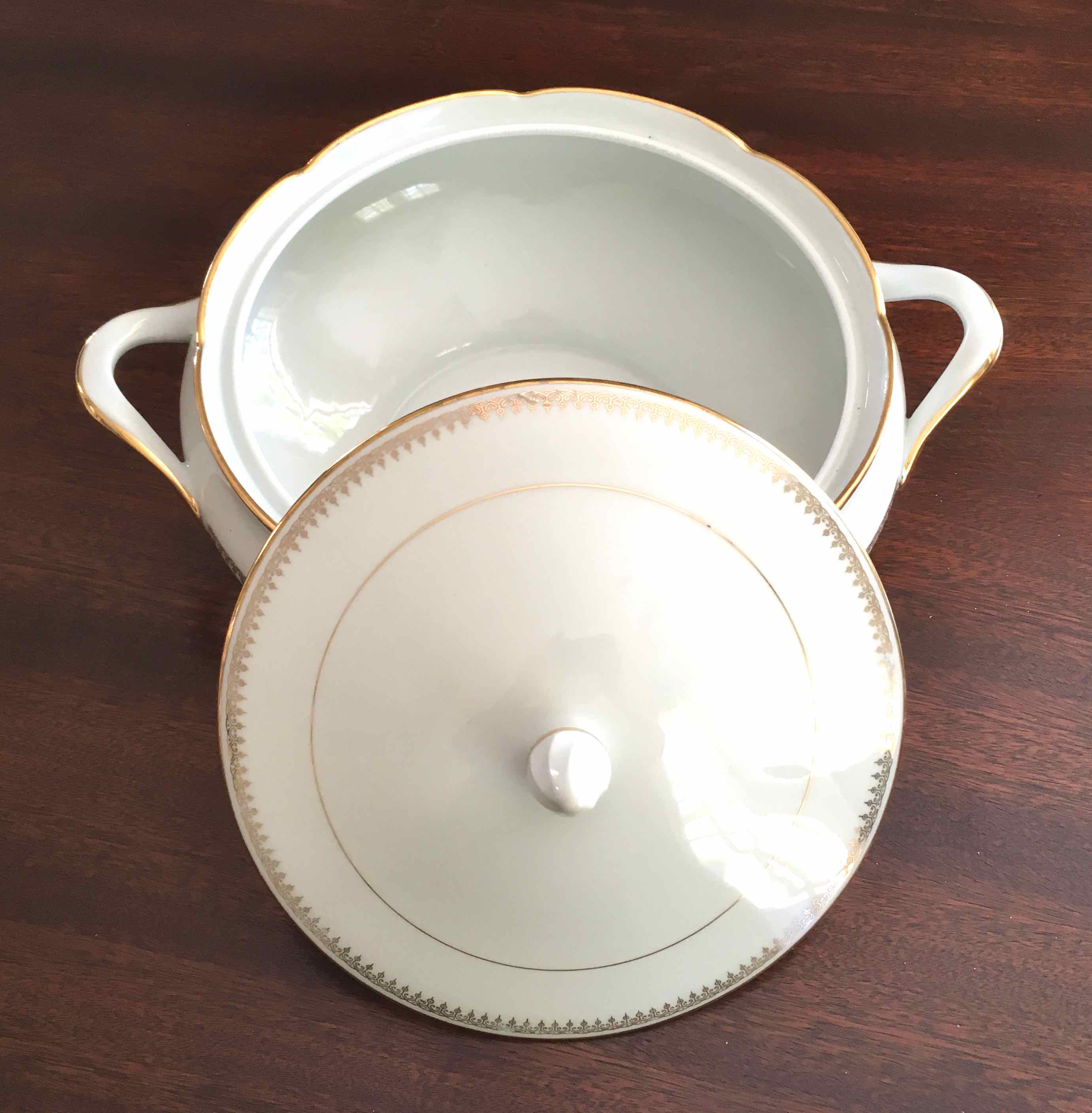 Service plates for 12 people 33 pieces Sologne porcelain