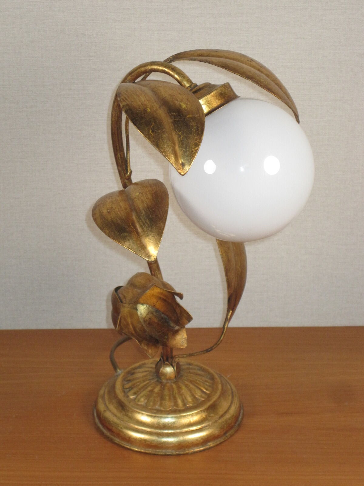 Lampe de table vintage sixties fleur clochette muguet et feuillage en métal doré