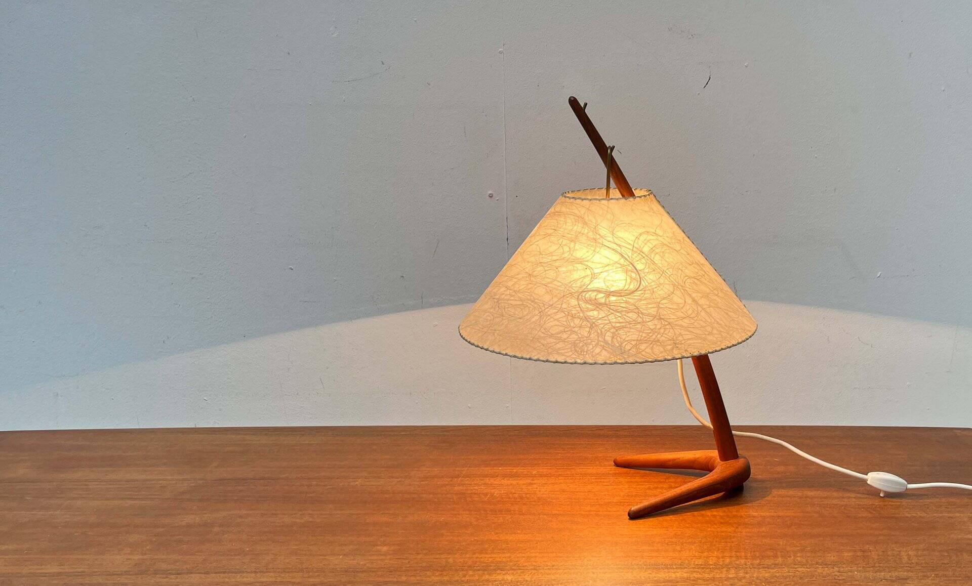 Dornstab table lamp in modern teak from the mid-century by A. Pöll for Kalmar, Vienna, 1950s.