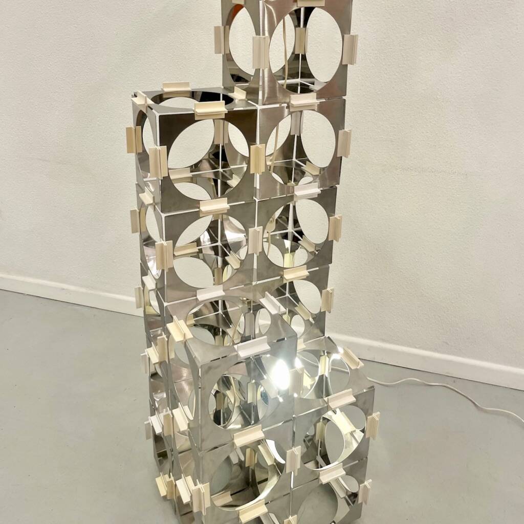 Very rare modular floor lamp produced by Reggiani, Italy around 1970.