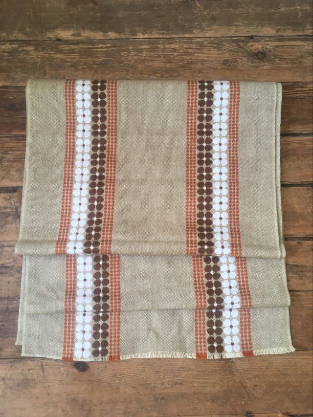 Table path, vintage hanging