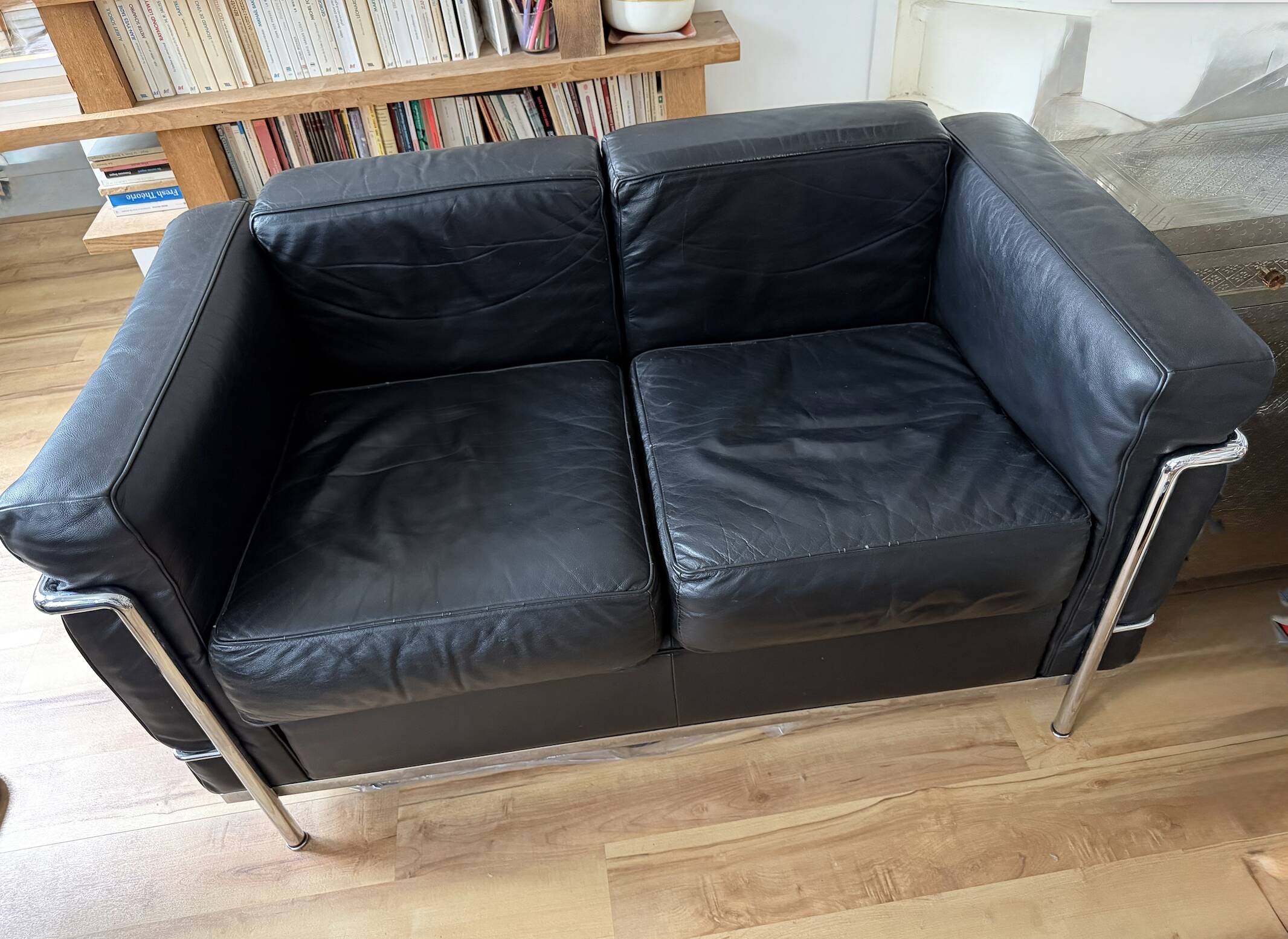 LC2 sofa signed