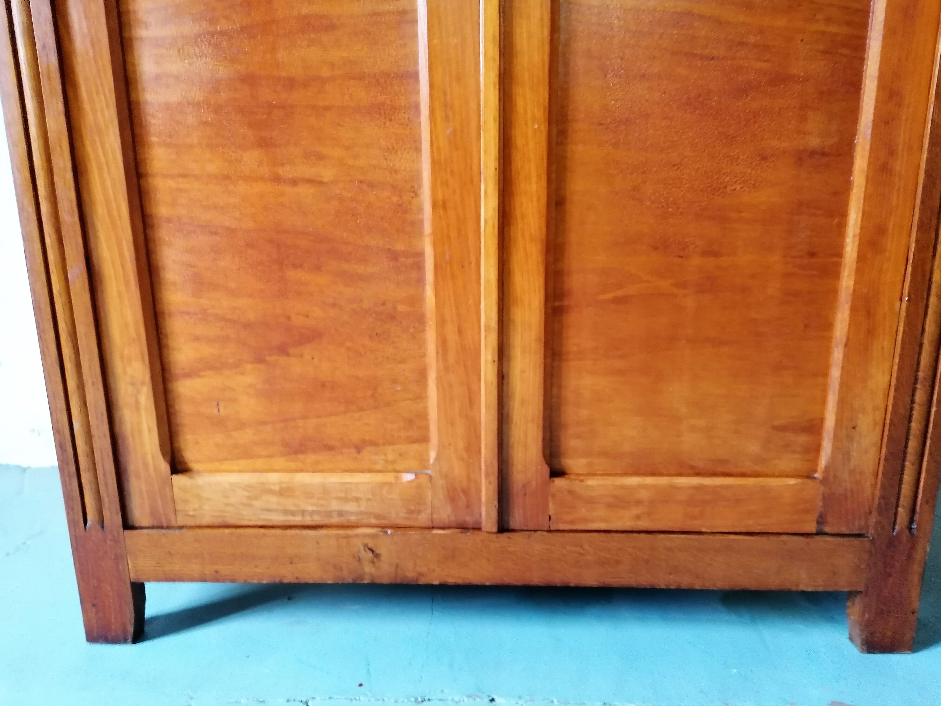 Armoire parisienne