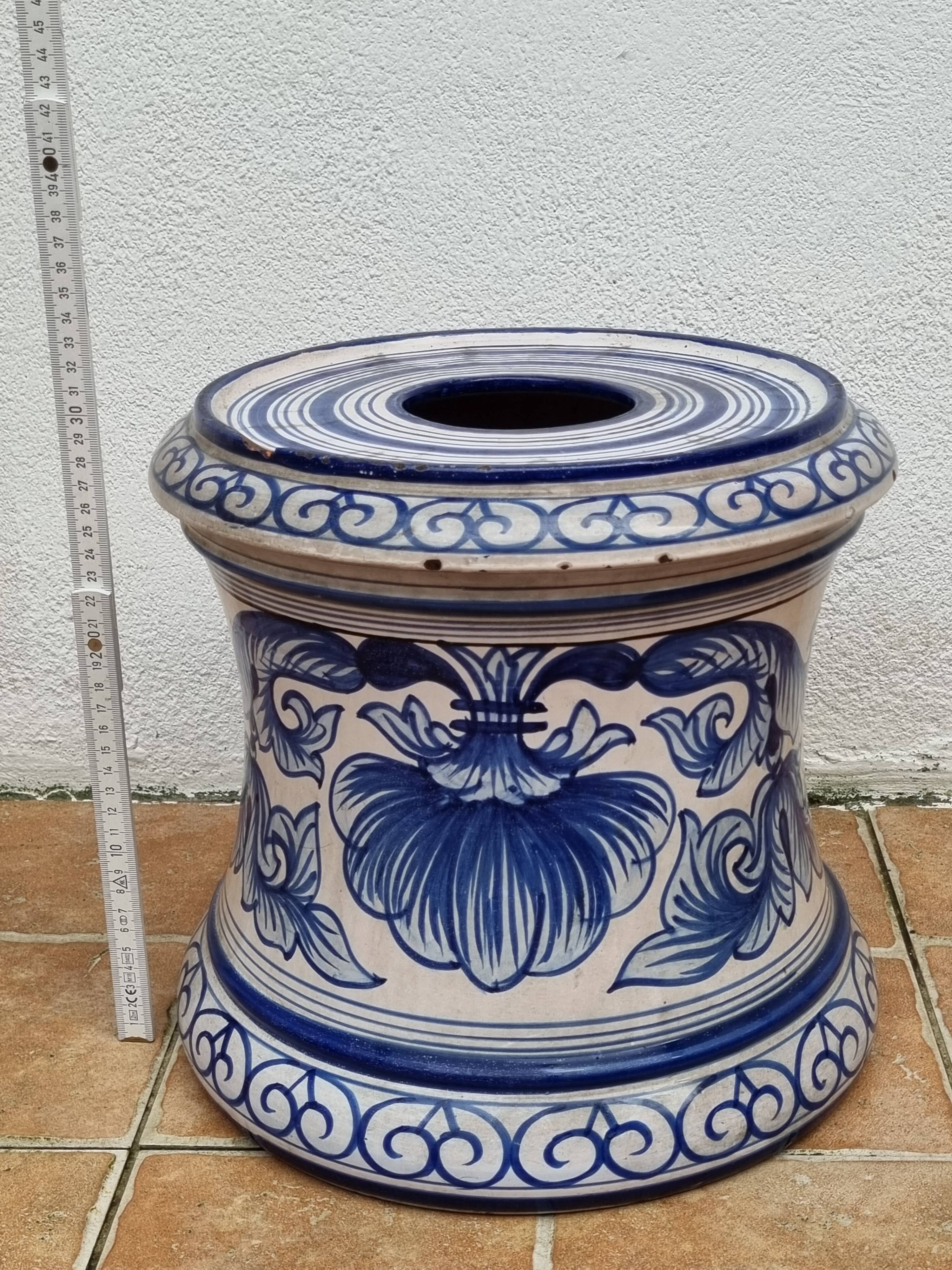 Nevers earthenware pedestal, Montagnon, floral decoration, late 19th century, 31 cm