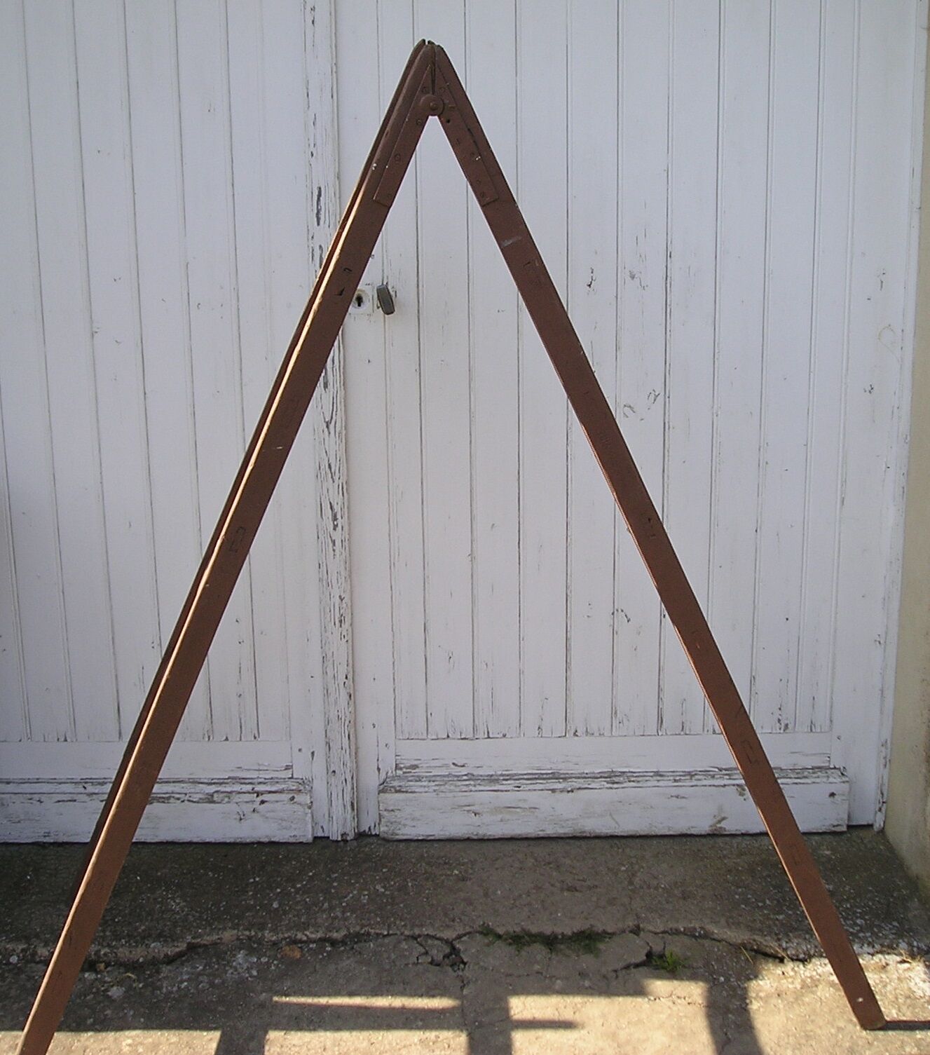 Old wooden painter's scale with 2 panels