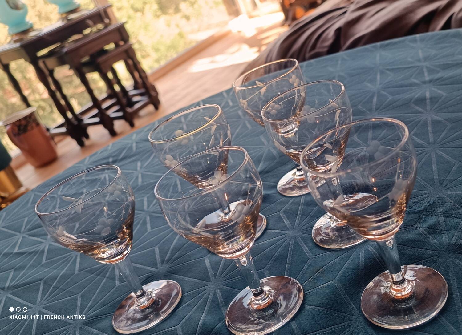 6 liqueur glasses in chiseled crystal, floral decoration, French work.