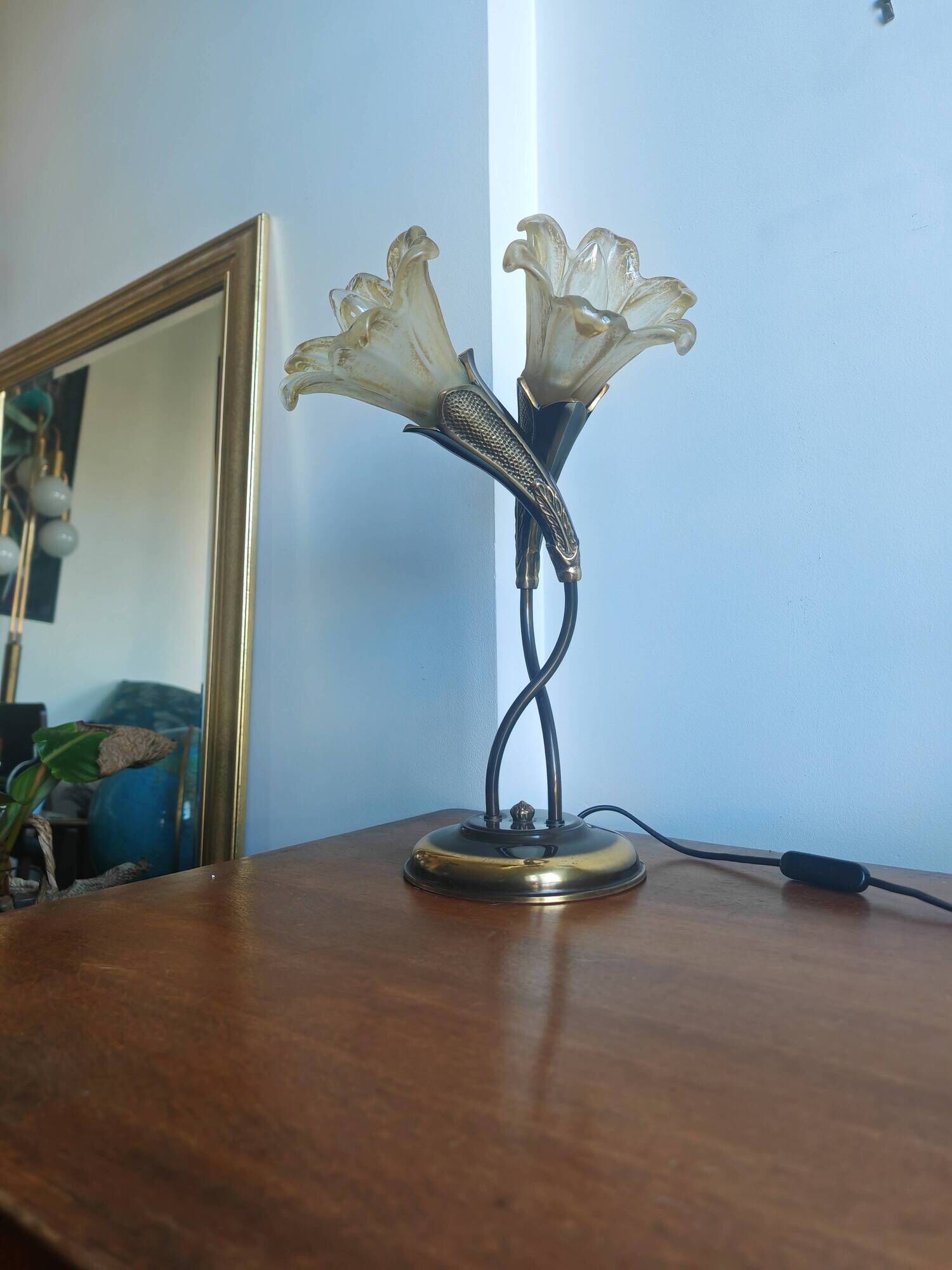 Double flower lamp Art Nouveau – Intertwined brass stems & art glass type