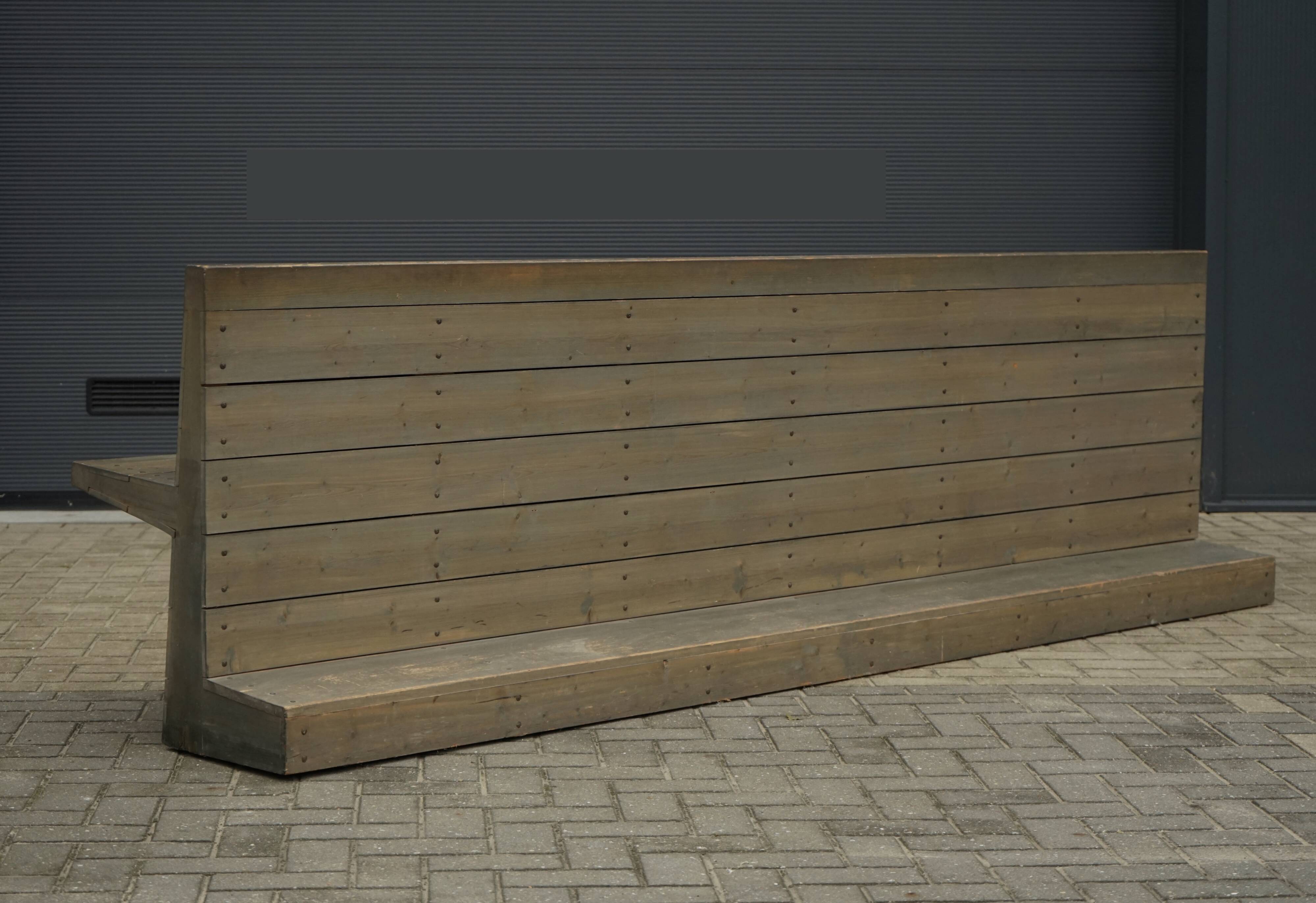 Banc d'école Bossche par Dom Hans van der Laan, 1964