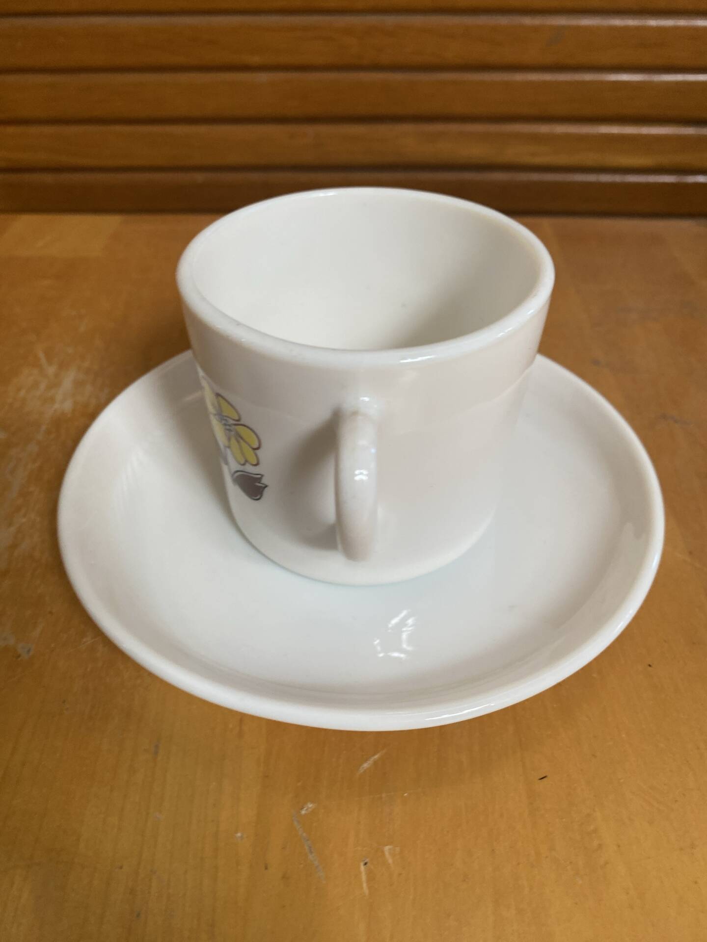 Series 8 cups & saucers sovirel white ceramic flower power fr