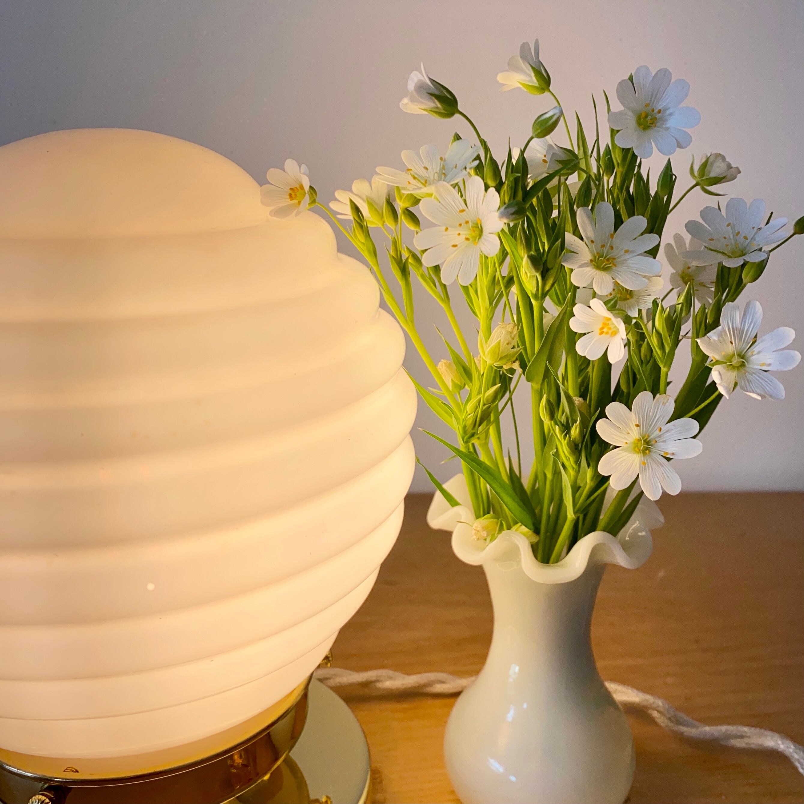 Vintage globe table lamp in pink opaline