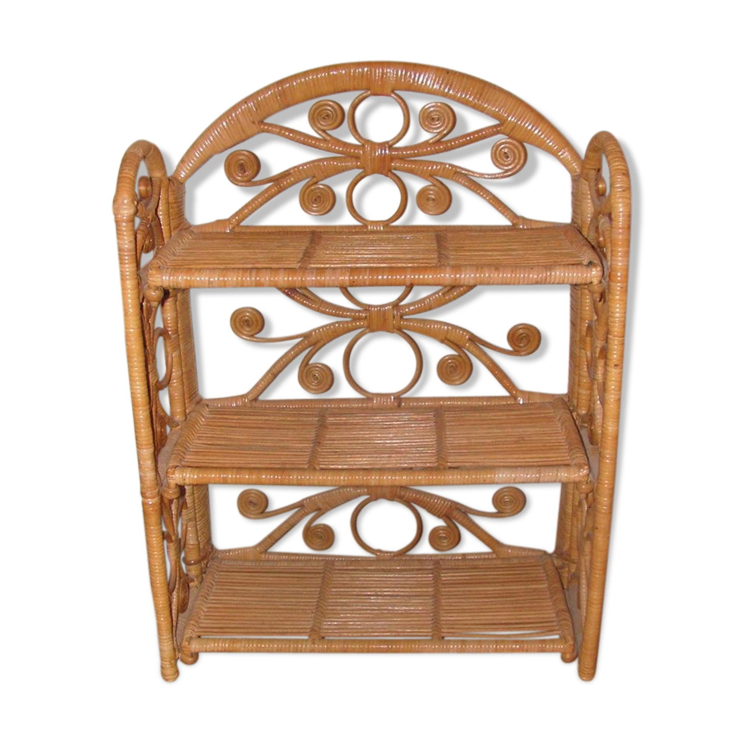 Peacock folding shelf